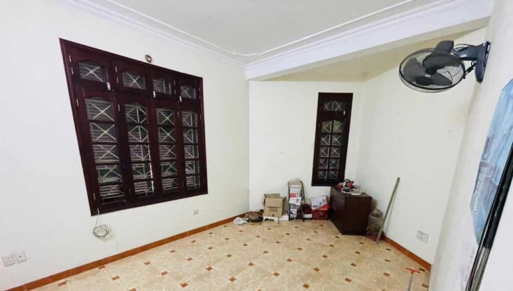 Cho thuê căn hộ chung cư tòa Thành Công Tower 57 Láng Hạ, 178 m² - 3 ngủ, 2VS, 18 Tr